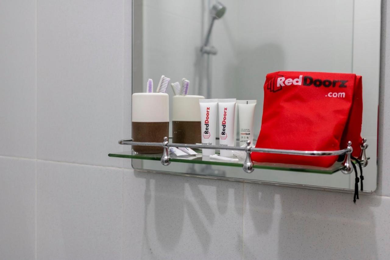 Reddoorz At Mayjen Sungkono סוראבאיה מראה חיצוני תמונה